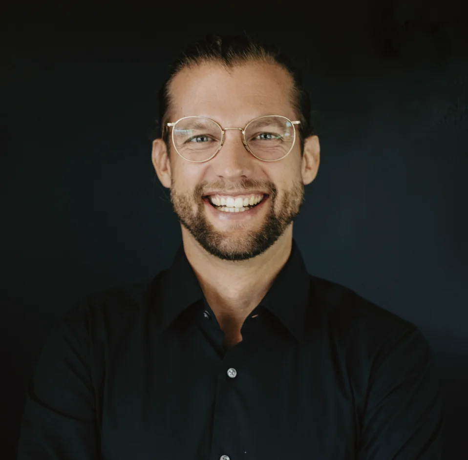 Patrick Häfner ist der Geschäftsführer von der LinkedIn-Agentur 2besales.